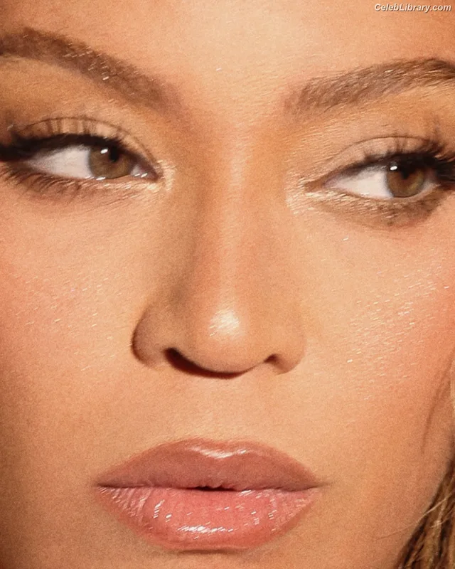Beyoncé photo 9 of 1018