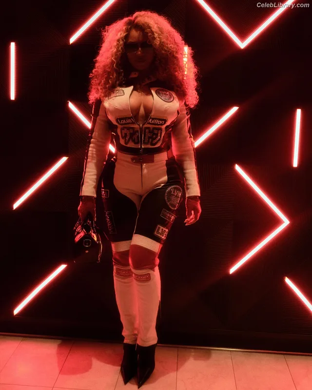 Beyoncé photo 15 of 1018