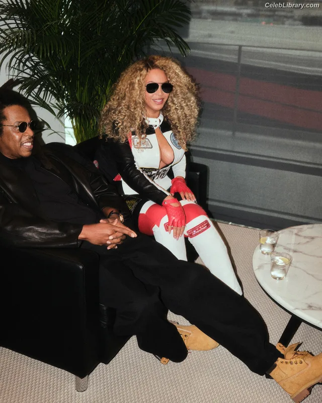 Beyoncé photo 16 of 1018