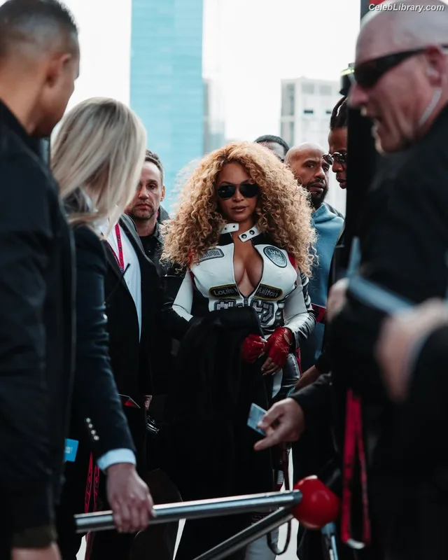 Beyoncé photo 21 of 1018