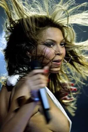 Beyoncé photo 15 of 1018