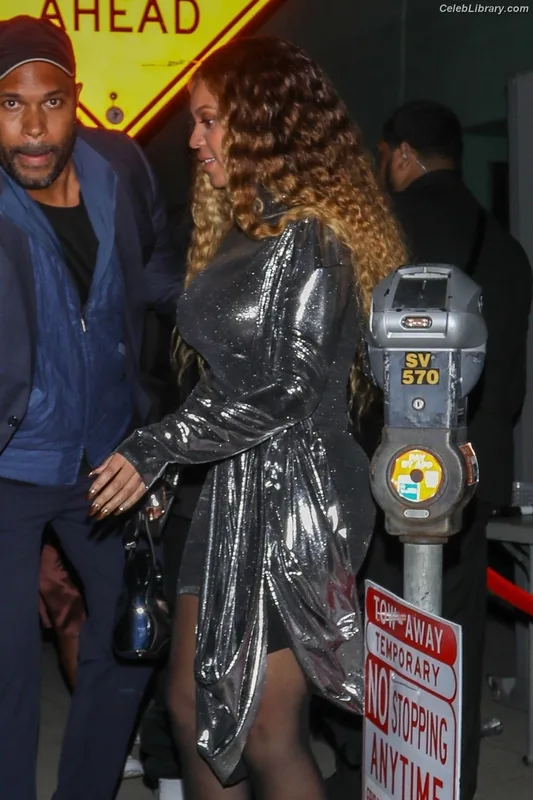Beyoncé photo 24 of 1018