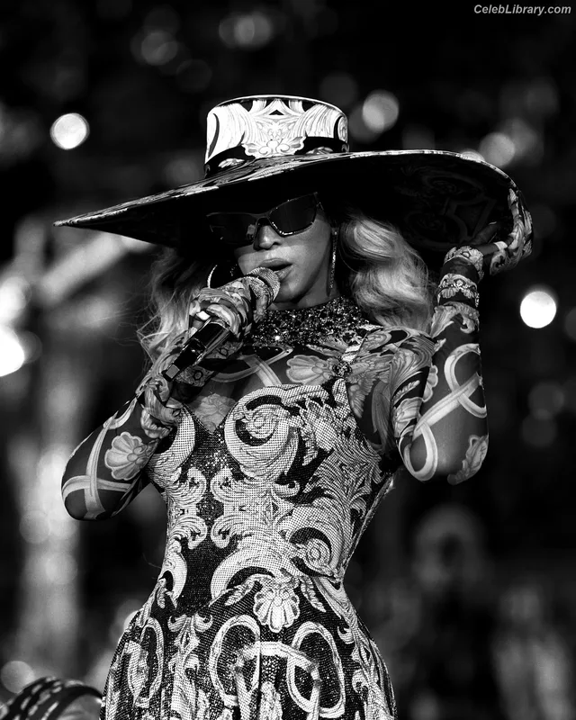 Beyoncé photo 5 of 1018