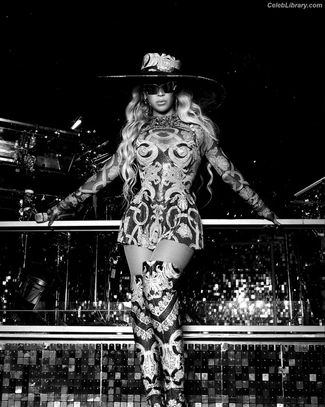 Beyoncé photo 6 of 1018
