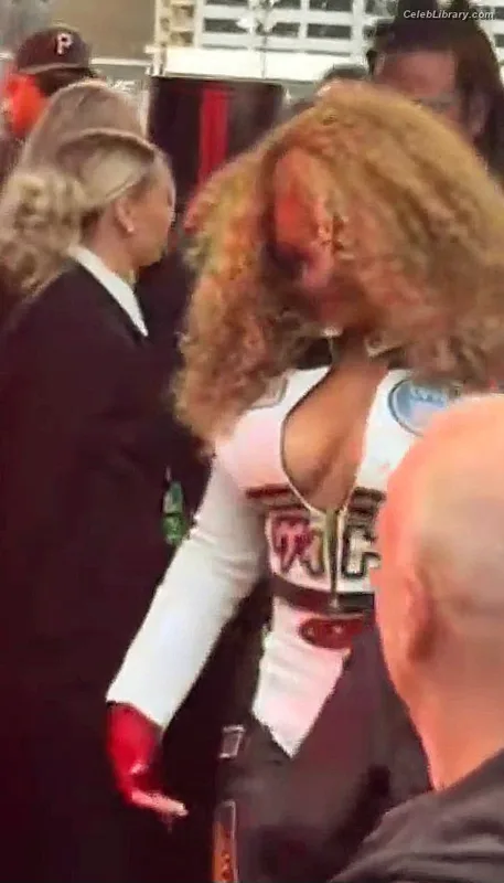 Beyoncé photo 12 of 1018