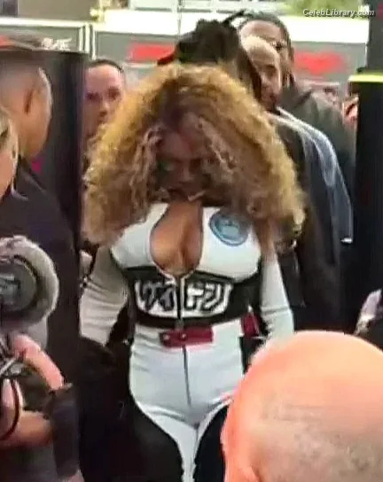 Beyoncé photo 16 of 1018