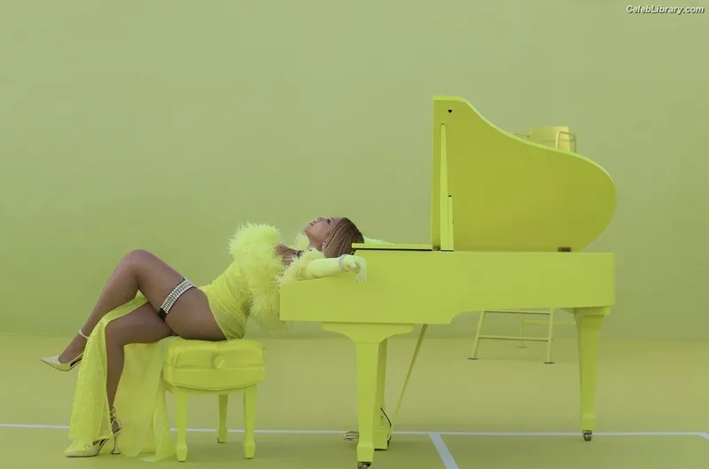 Beyoncé photo 6 of 1018