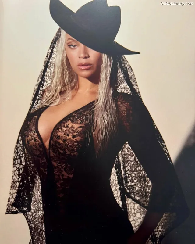 Beyoncé photo 3 of 1018