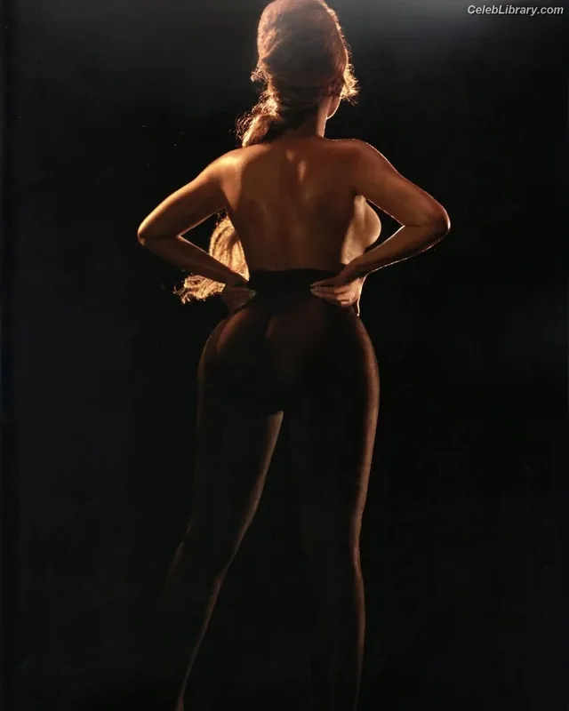 Beyoncé photo 4 of 1018
