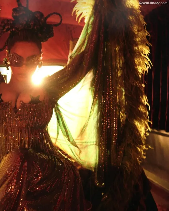 Beyoncé photo 6 of 1018