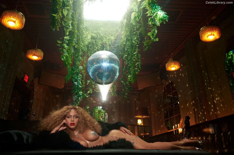 Beyoncé photo 10 of 1018