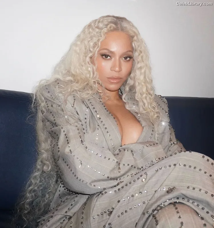 Beyoncé photo 12 of 1018