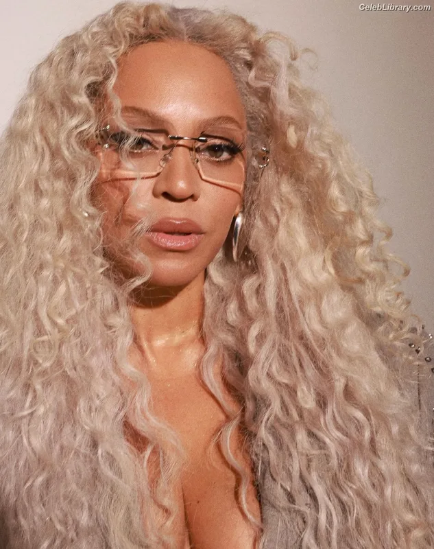 Beyoncé photo 13 of 1018