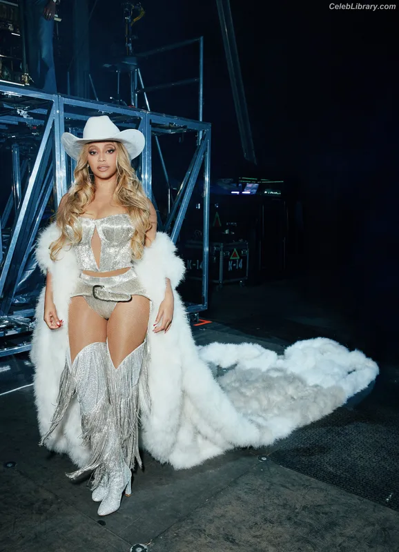 Beyoncé photo 14 of 1018