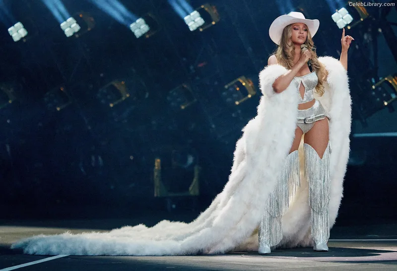 Beyoncé photo 15 of 1018