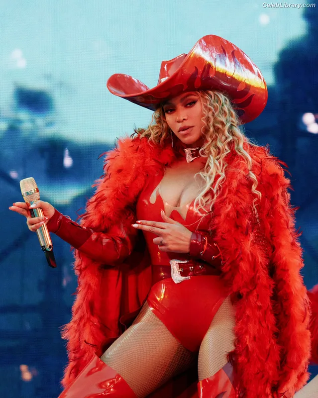 Beyoncé photo 16 of 1018