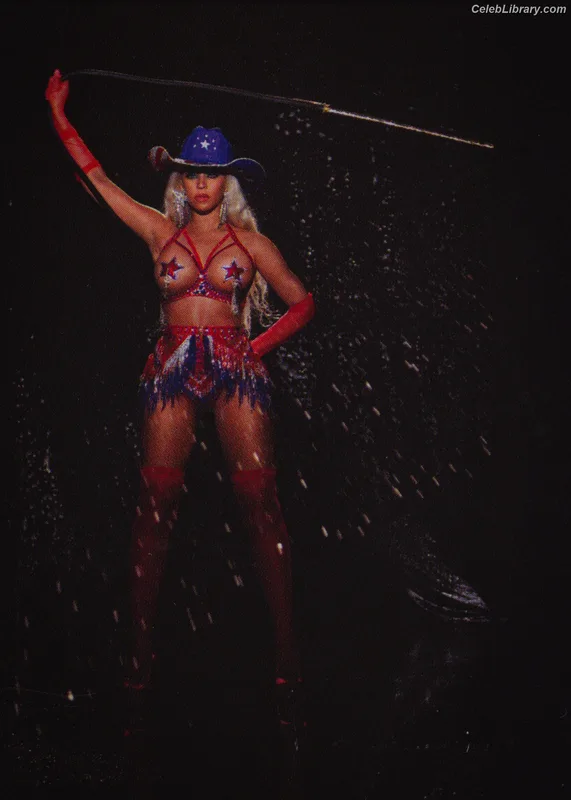 Beyoncé photo 10 of 1018