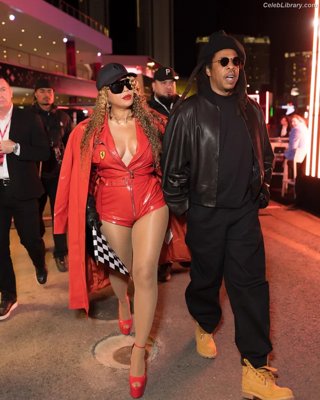 Beyoncé photo 14 of 1018