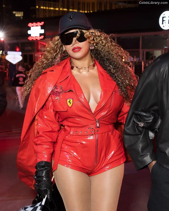Beyoncé photo 15 of 1018