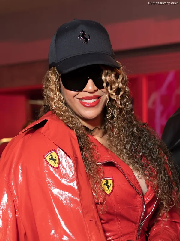 Beyoncé photo 17 of 1018