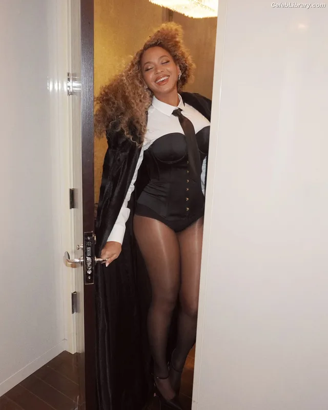 Beyoncé photo 11 of 1018