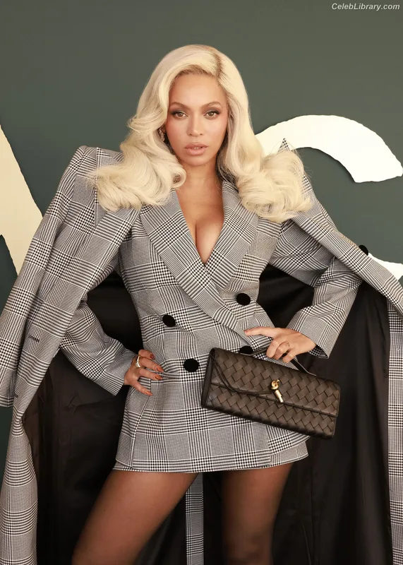Beyoncé photo 4 of 1018