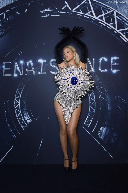 Beyoncé photo 2 of 1018