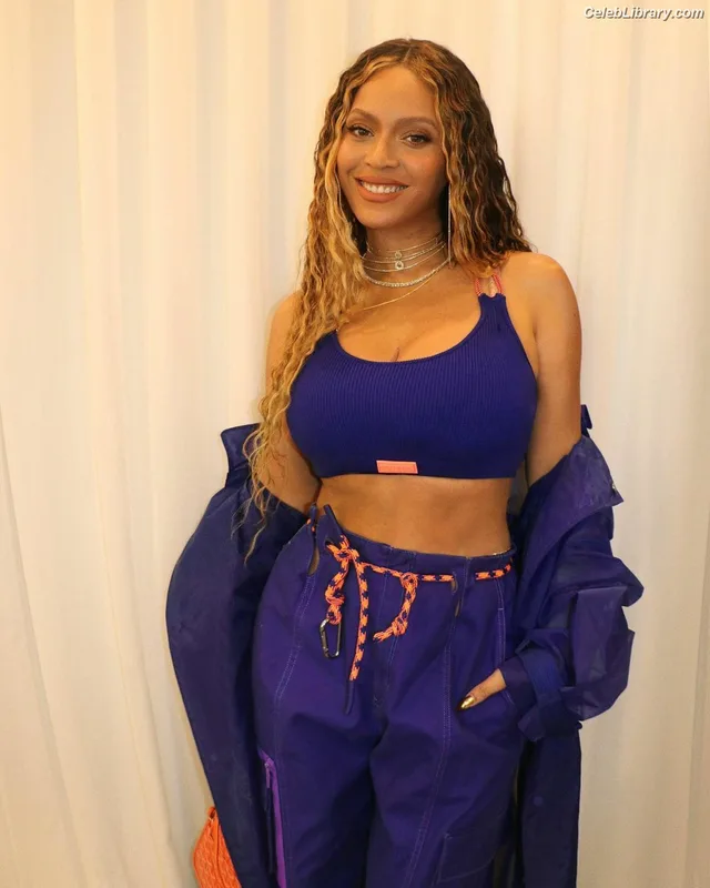 Beyoncé photo 12 of 1018