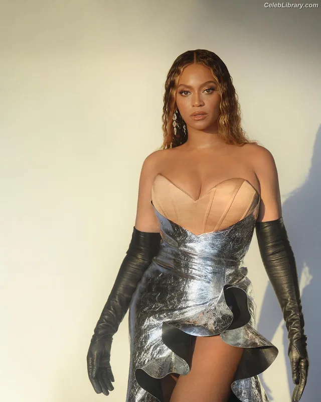 Beyoncé photo 13 of 1018