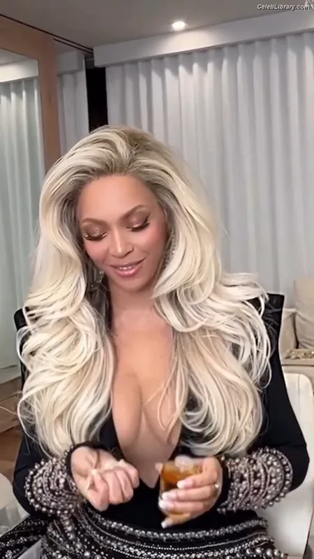 Beyoncé photo 23 of 1018