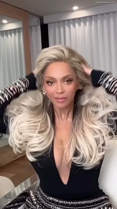 Beyoncé photo 24 of 1018