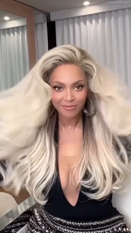 Beyoncé photo 1 of 1018