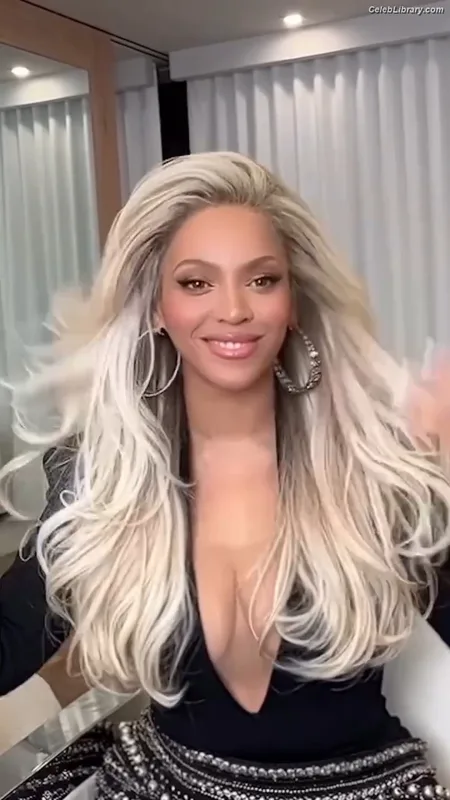 Beyoncé photo 2 of 1018