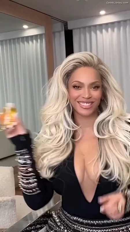 Beyoncé photo 4 of 1018