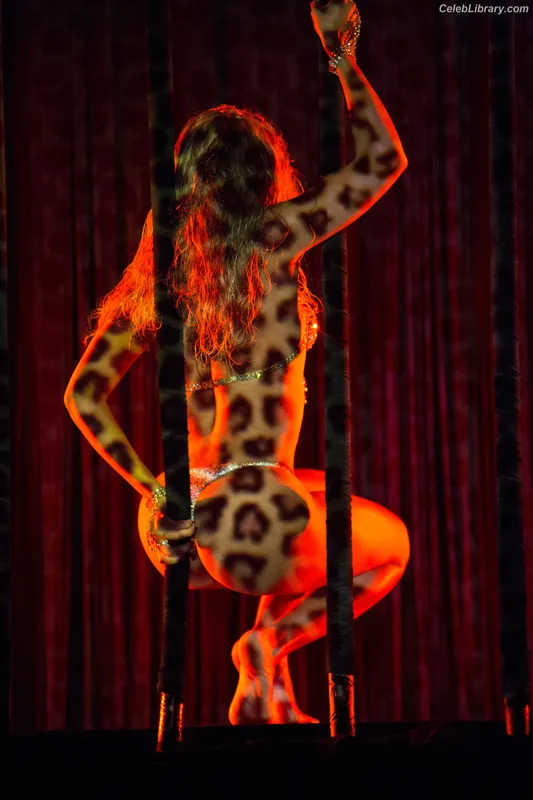 Beyoncé photo 12 of 1018