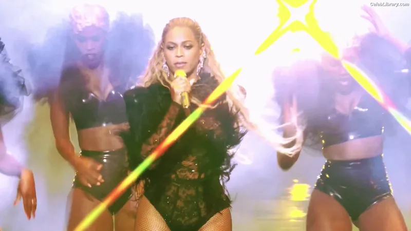 Beyoncé photo 24 of 1018
