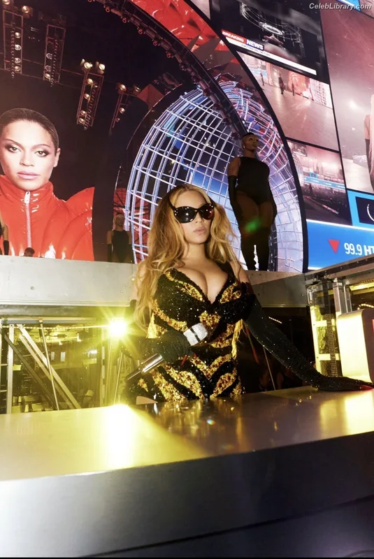 Beyoncé photo 2 of 1018