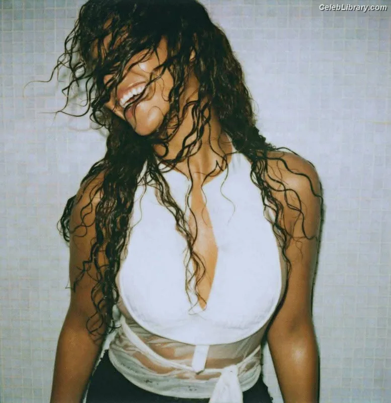 Beyoncé photo 3 of 1018