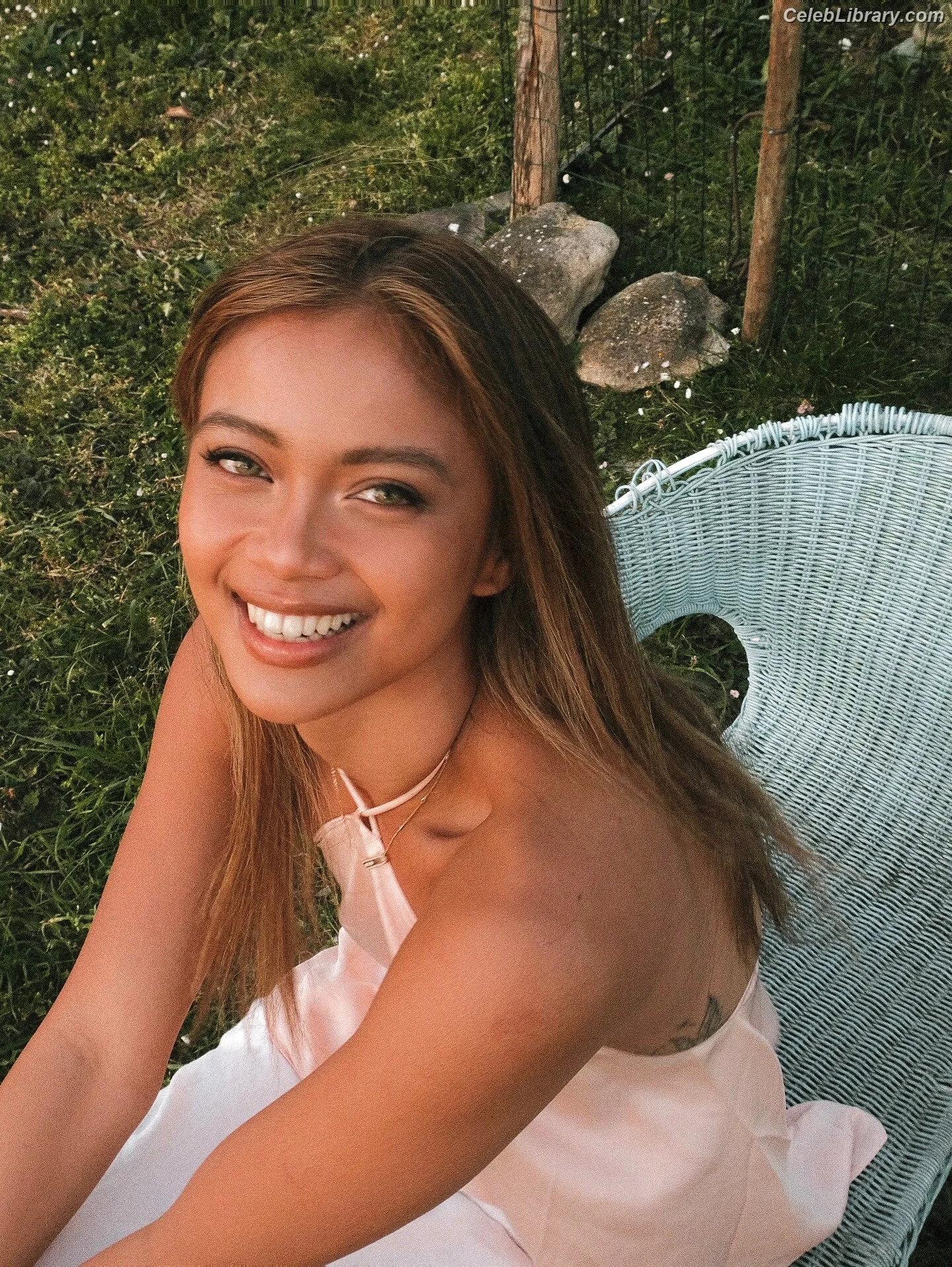 Bianca Bustamante photo 1 of 498
