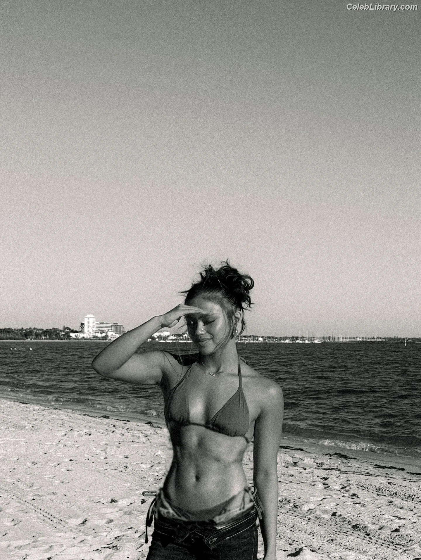 Bianca Bustamante photo 14 of 498