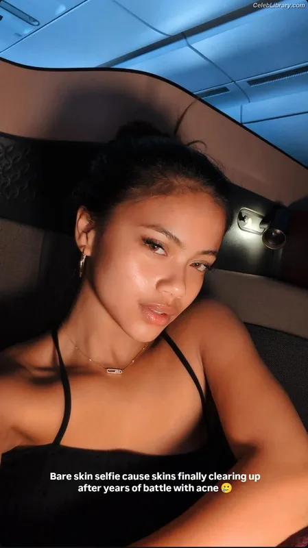Bianca Bustamante photo 2 of 499