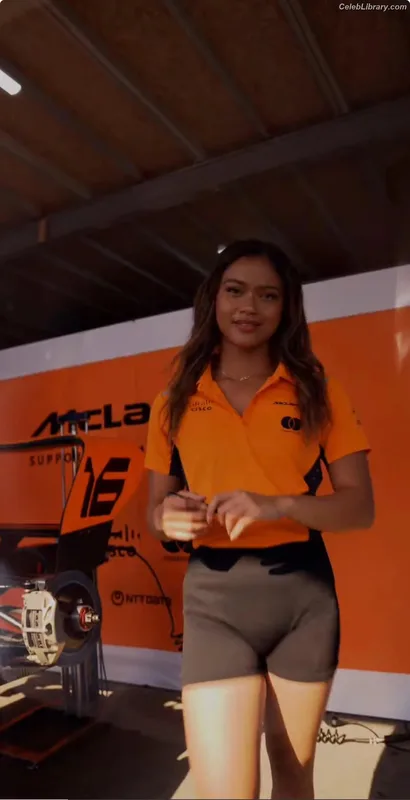 Bianca Bustamante photo 7 of 499