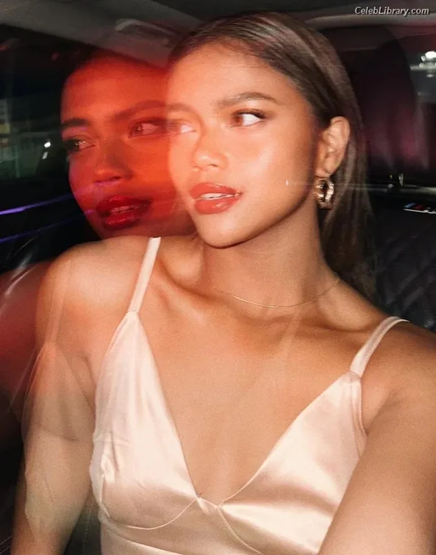 Bianca Bustamante photo 24 of 499