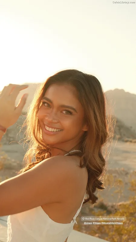 Bianca Bustamante photo 18 of 499