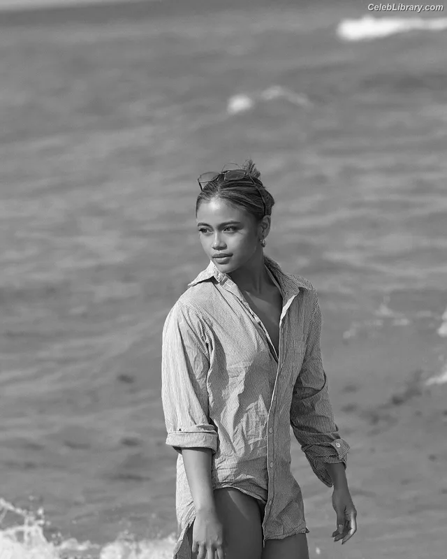 Bianca Bustamante photo 24 of 499