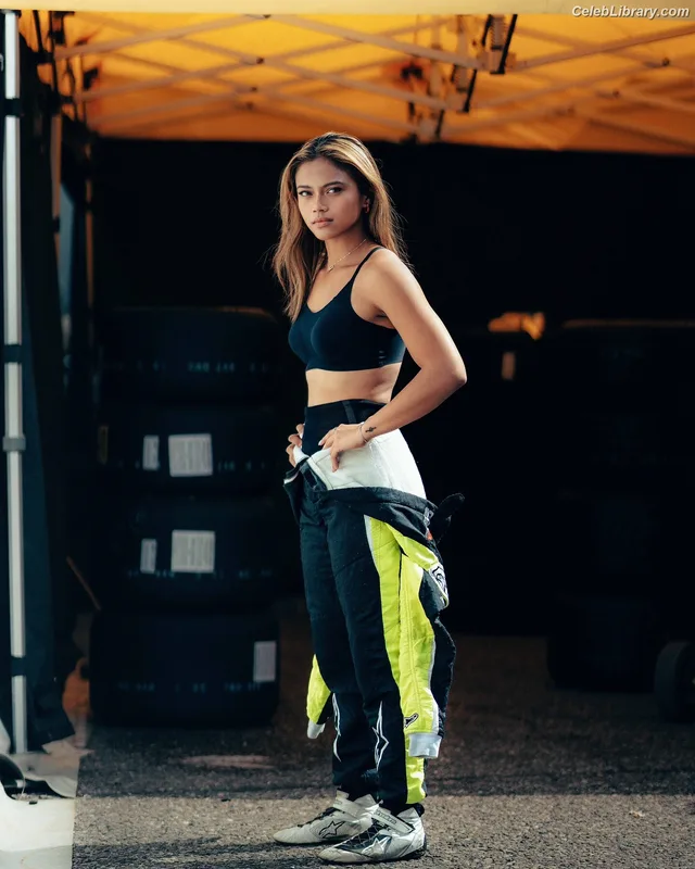 Bianca Bustamante photo 1 of 499