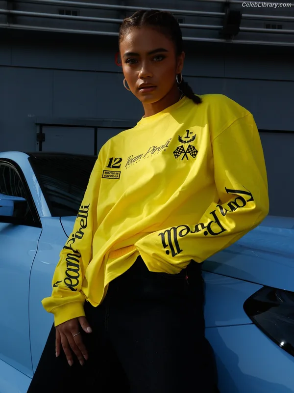 Bianca Bustamante photo 19 of 499