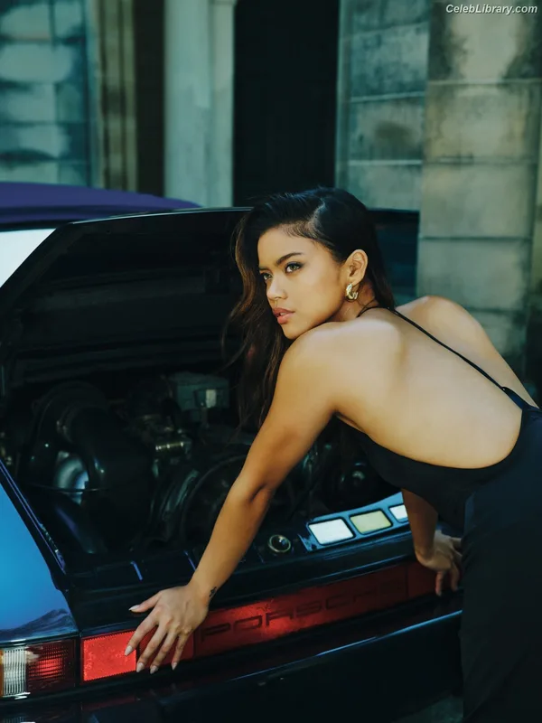 Bianca Bustamante photo 6 of 499