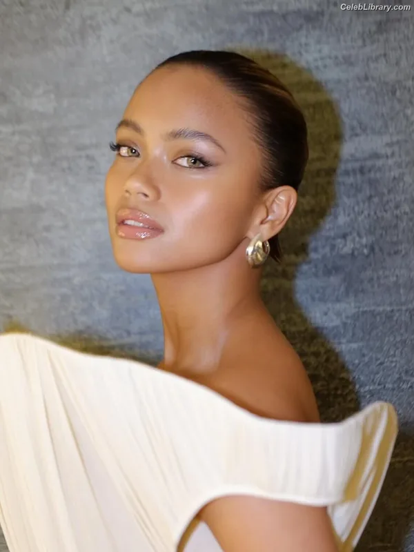 Bianca Bustamante photo 23 of 499