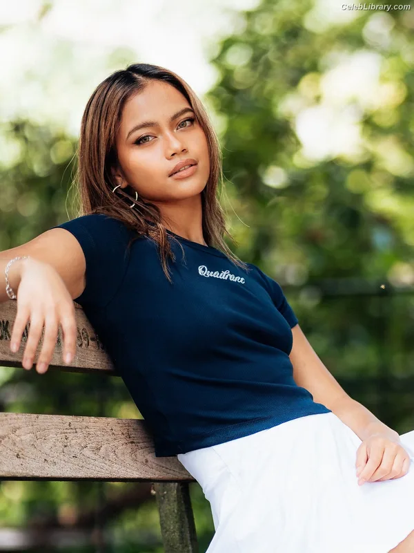 Bianca Bustamante photo 6 of 499